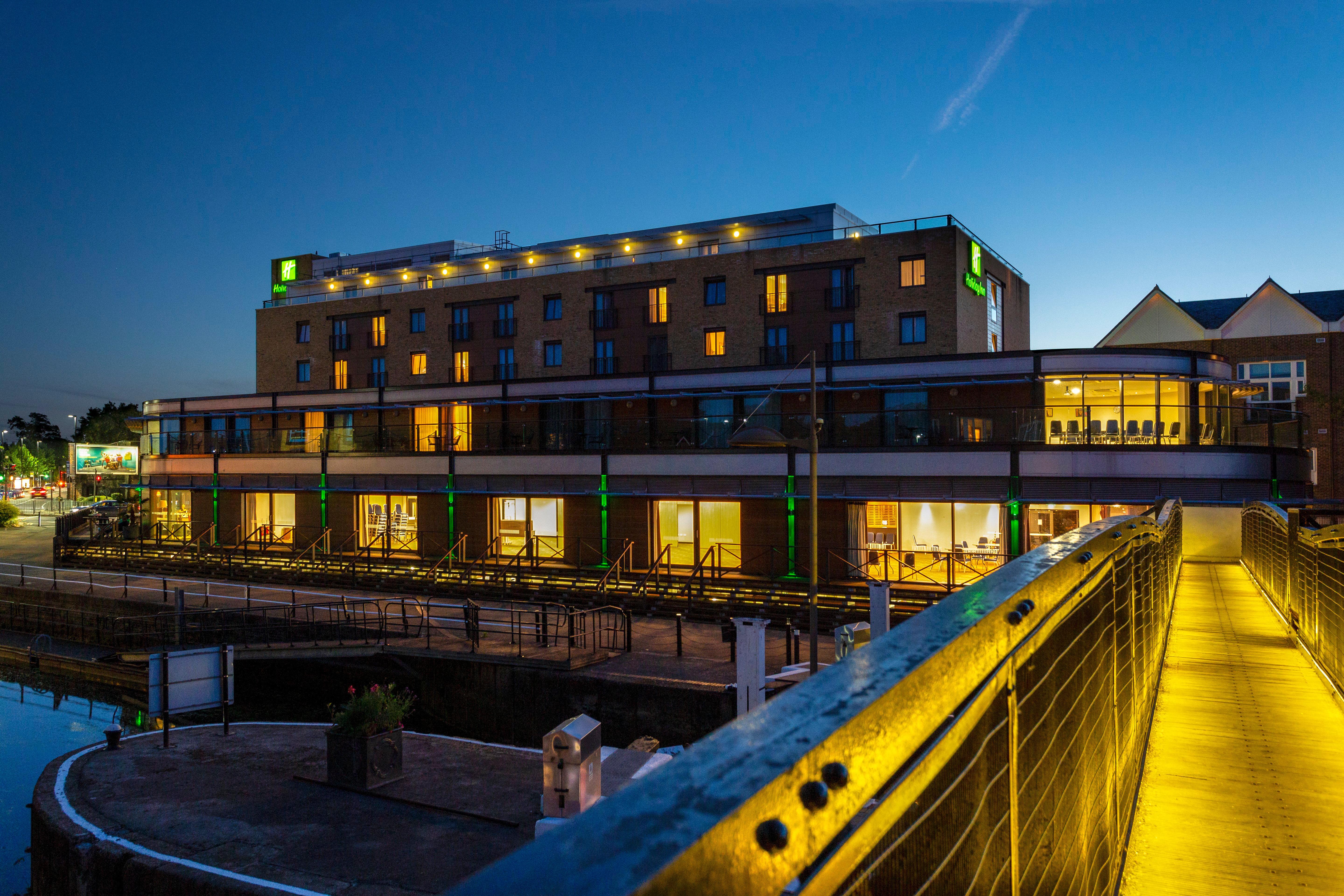 Holiday Inn London Brentford Lock, An Ihg Hotel Extérieur photo